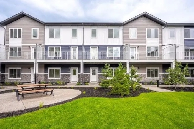 Unison Modern 4-Bedroom Townhome with Double Garage Image# 37