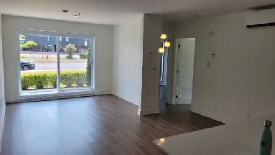 4 1/2 available now in new building, with electros, parking Image# 1