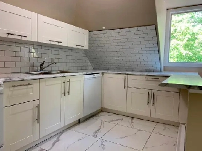 Woodfield/DT 2BR w/AC, Parking & Laundry – 1900   Hydro – Oct 1 Image# 13