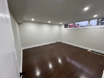 Spacious room with private full bathroom Image# 7