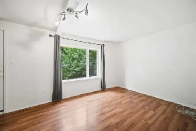 Updated 3-Bed Home in St. Boniface – 489 Notre Dame Street Image# 8