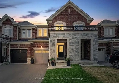 Beautiful All Brick Freehold Townhouse in Williamsburg for Sale! Image# 1