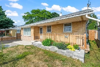 Comfortable and Stylish Bungalow with Abv Ground Pool in Oshawa! Image# 1