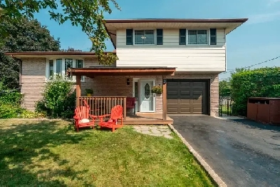 JUST LISTED DETACHED HOME ON A LARGE CORNER LOT Image# 11