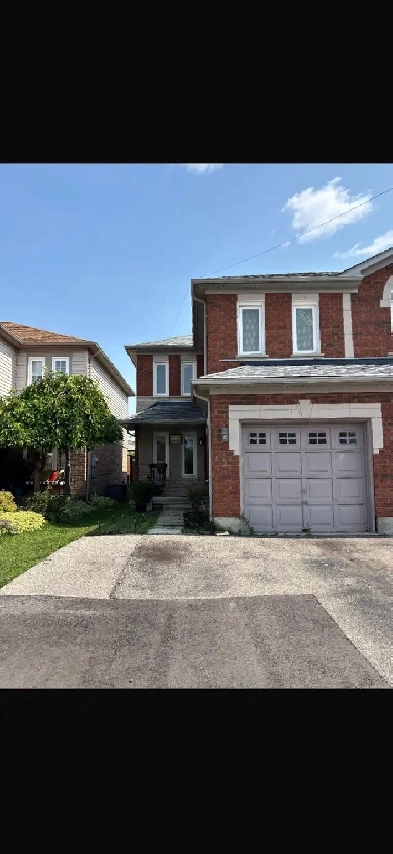 Private Room in 4 Bed 2 Bath House Image# 1