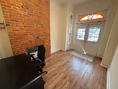 Furnished student rooms available near UofT and TMU Image# 1