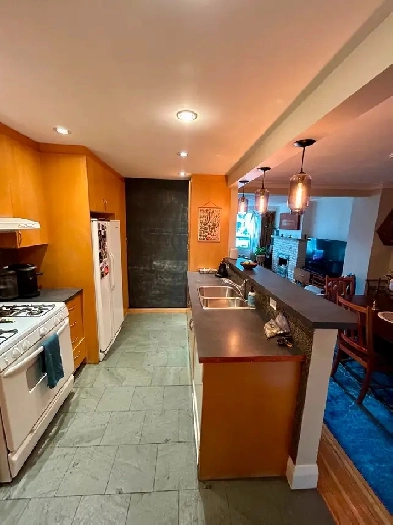 BEAUTIFUL 2 BEDROOM - Wychwood Barns Area Image# 5