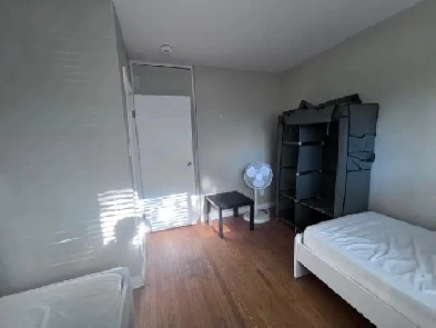 MAIN FLOOR SHARED ROOM FOR GIRLS | FULLY FURNISHED Image# 1