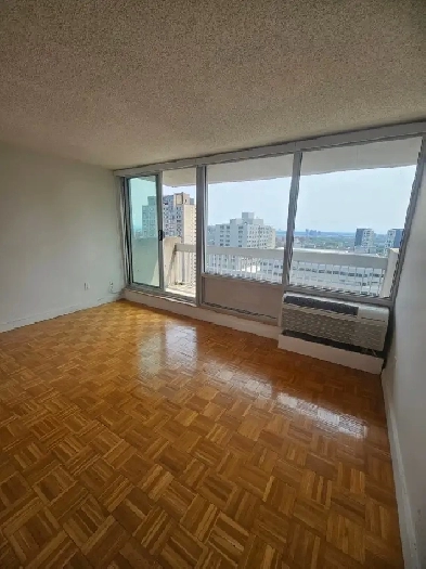 Lease Transfer – Spacious Studio Downtown Montreal