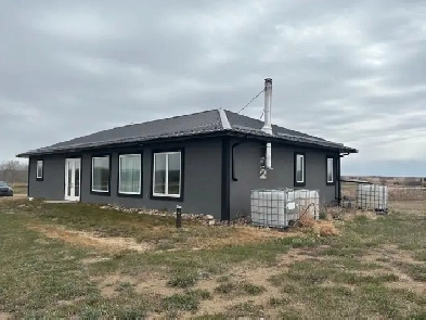 Beautiful House located on Spacious Acreage in Central Alberta Image# 6