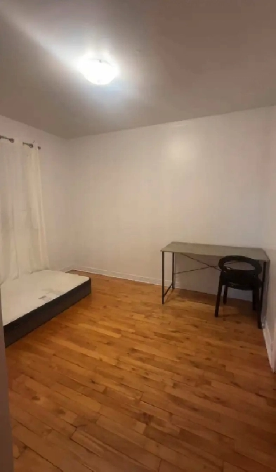 chambre disponible dans un 4 1/2 sous location Image# 1