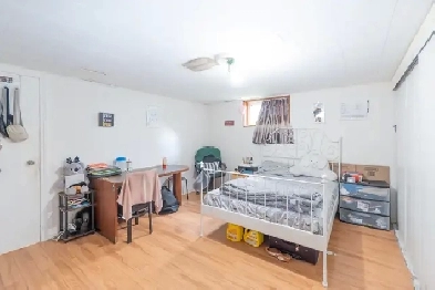 1mis walk Mohawk big room for rent Image# 7
