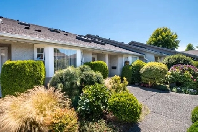 Picturesque 2 Bed/2 Bath Townhouse for Sale Image# 4