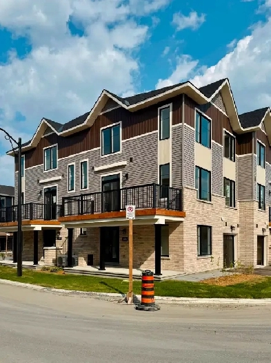 3 bed 3 bath townhall in Arcadia-Parkside Kanata for rent Image# 4