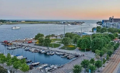 Fully Furnished Downtown Condo with Lake View, Parking and more Image# 16
