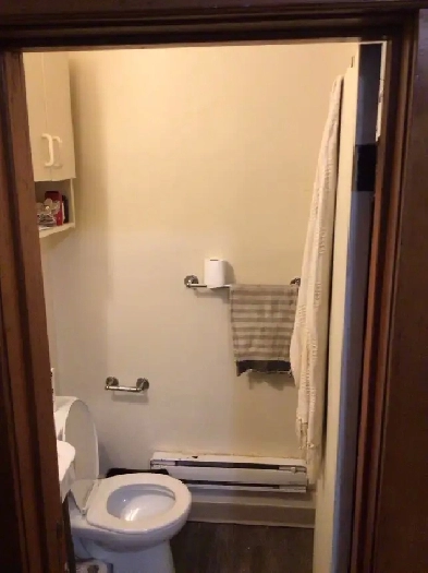 looking to sublet 161 langside street Image# 2
