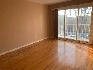 Quiet ,Spacious and Bright 5 1/2 on the top floor of duplex Image# 1