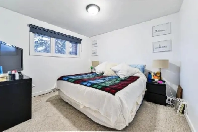 5 Rooms are available in different locations , Walk to LRT, UOFC Image# 1