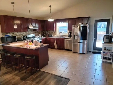 CLEAN Room for RENT(Welland) Image# 1