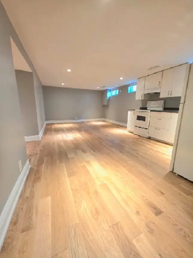 Spacious and Clean 1 Bdrm wt parking and storage Image# 4