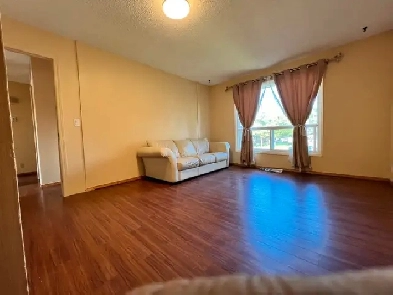 Main floor room for rent available in NW Image# 7