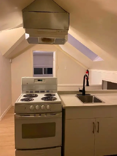 COZY RENOVATED 2 BEDROOM/ONE FULL BATH 3rd FLOOR SUITE $1750 Image# 1