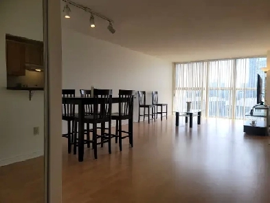 Condo 2 bed 2 bathrooms 27th floor lake facing Prime Location Image# 2