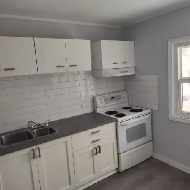 2br apartment westbroadway Image# 2