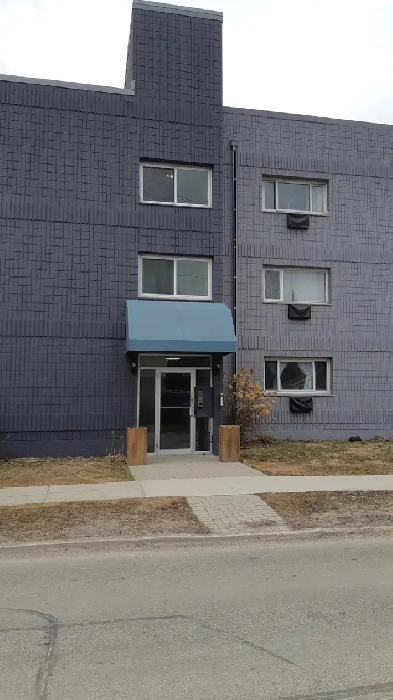 ST.VITAL I BEDROOM CONDO FREE PARKING Image# 7