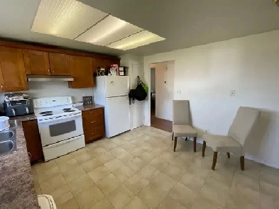 3 BEDROOM BRIGHT HOUSE, GOULD CRES., NEAR CNC, UNBC & SHOPS Image# 1