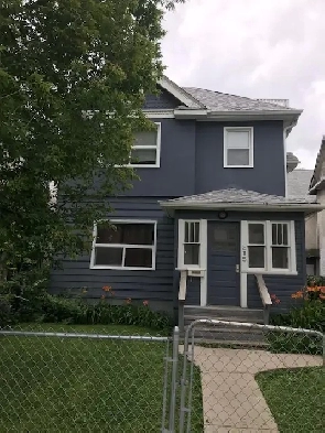 DUPLEX, 2 1/2 Storey, Dwntwn, PortageA BroadwayA Move-in Ready! Image# 3