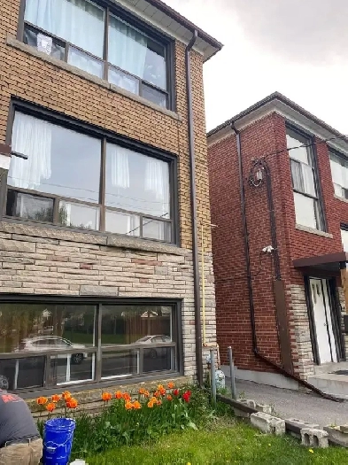Renovated 3 bed Apt#2, 1 Pkg , 4pcBath 1250sf Eglinton/Allen Rd Image# 10