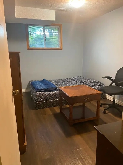 Full furnished bedroom, 5 minutes to college, mall, public trans Image# 1