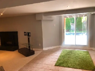 Huge walkout basement in Aurora for rent Image# 10
