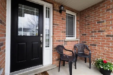 3-Bedroom Home w/ Garage & Basement – Waterloo – Quiet Court! Image# 5