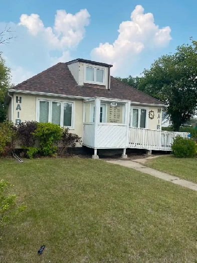 Commercial building for sale in Yorkton Saskatchewan. Image# 7
