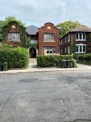 SPADINA & ST.CLAIR, BRIGHT,  FURNISHED ROOM SEPTMEBER 1st.! Image# 3