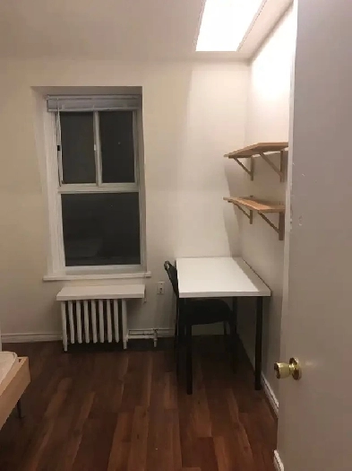 room close to UofT Image# 3