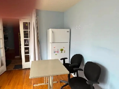 MOHAWK STUDENT FENNEL CAMPUS (Canada) ROOMS For rent for girls Image# 1