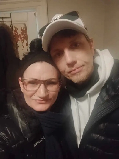 Clean, quiet couple looking for room , bachelor , apt. Image# 1