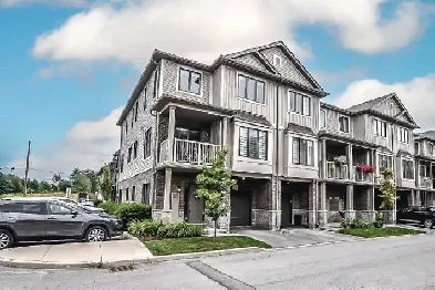 2 Bedroom Plus Den Townhouse in Ancaster. Image# 3