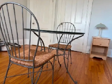 EXTRA-LARGE ROOM FOR RENT Image# 4