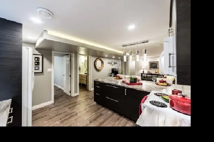 Cheerful 3 Bedroom 1 Bathroom Suite North Edmonton 780-729-9007 Image# 1