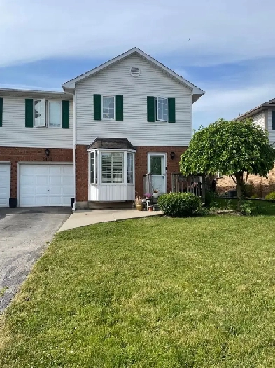 Large 4 Bedroom Semi for sale - Beamsville Image# 8