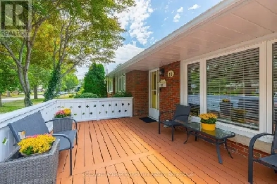 Bright & Functional Bungalow – Prime St. Catharines Location