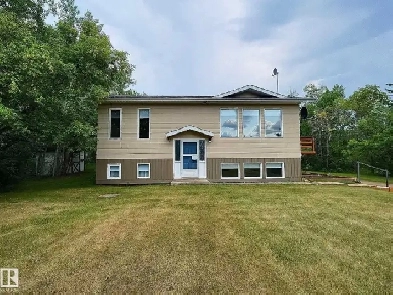 Country home on 1.23 acre in county of St. Paul Image# 3