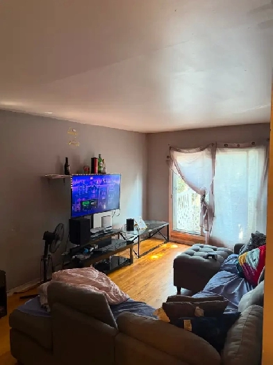 4 1/2 Montreal North Image# 1