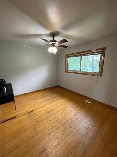 Room for Rent in Hamilton $700 Utility Included Image# 1
