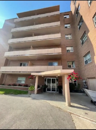 LIVE COMFORTABLY IN DOWNTOWN ORANGEVILLE Image# 1