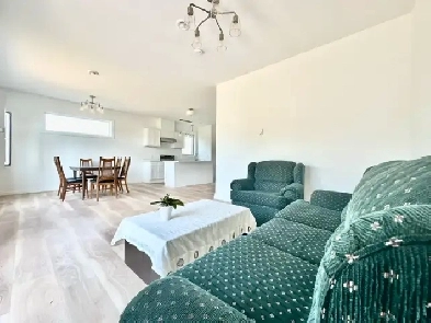 Newly Renovated  4 bedrooms Townhouse for rent Image# 15